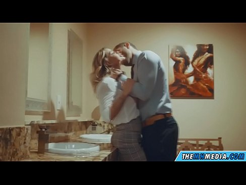 ❤️ Quandu una bionda tettona ti seduce in un bagnu publicu ❌ Sessu di qualità à co.pornobot.ru ❌❤